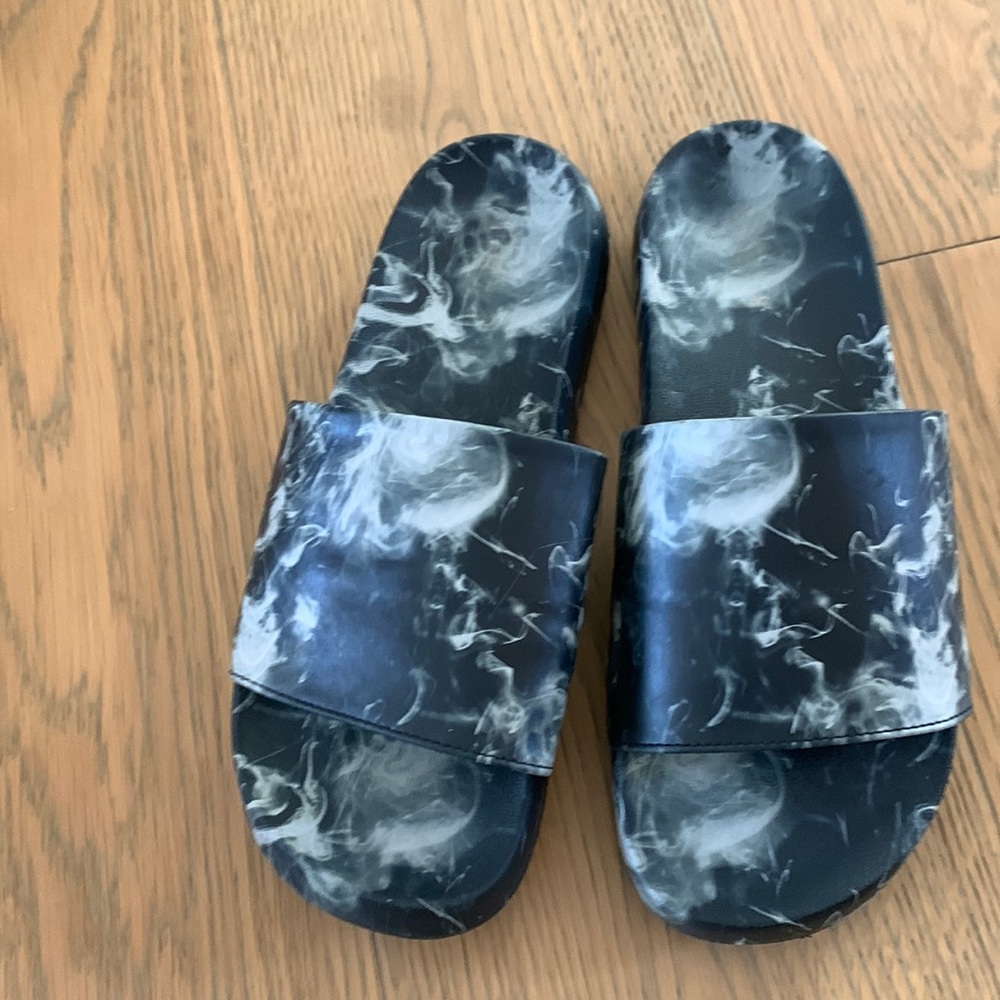 Gently worn athletic slip on sandals Calia brand size 9